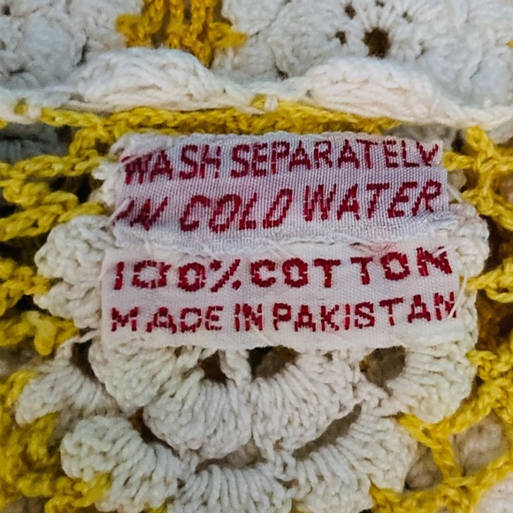 Vintage yellow and white floral crochet open weave short sleeve pullover top. S - Picture 5 of 5